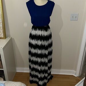 Maxi dress with open back